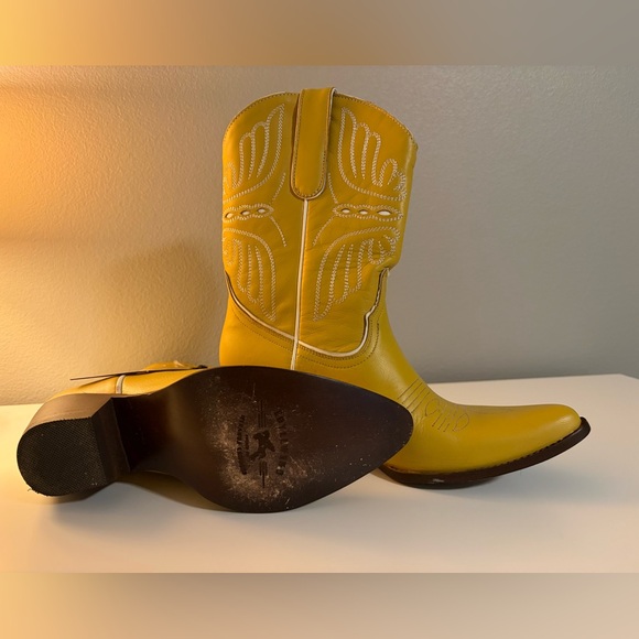 Idyllwind Yellow Heeled Western Boots - Picture 4 of 11